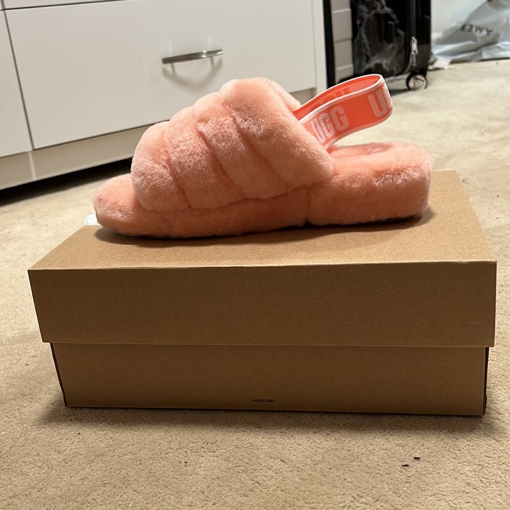 Yeah Slides | UGG - Picture 2 of 3